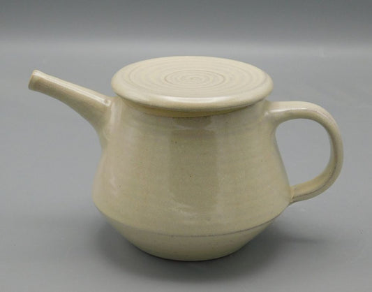 Cream-Coloured Angled-Bottom Teapot
